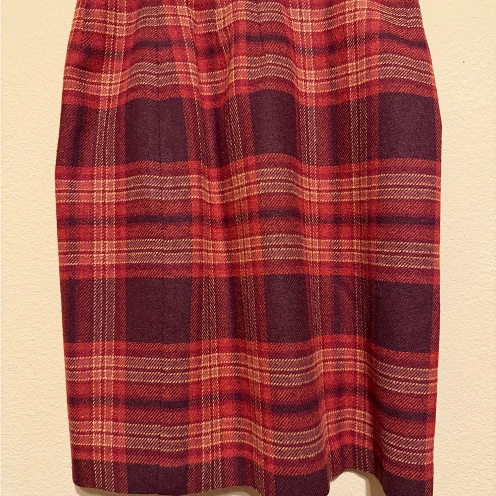 Elegant Timeless Plaid Pencil Skirt in Red and Purple